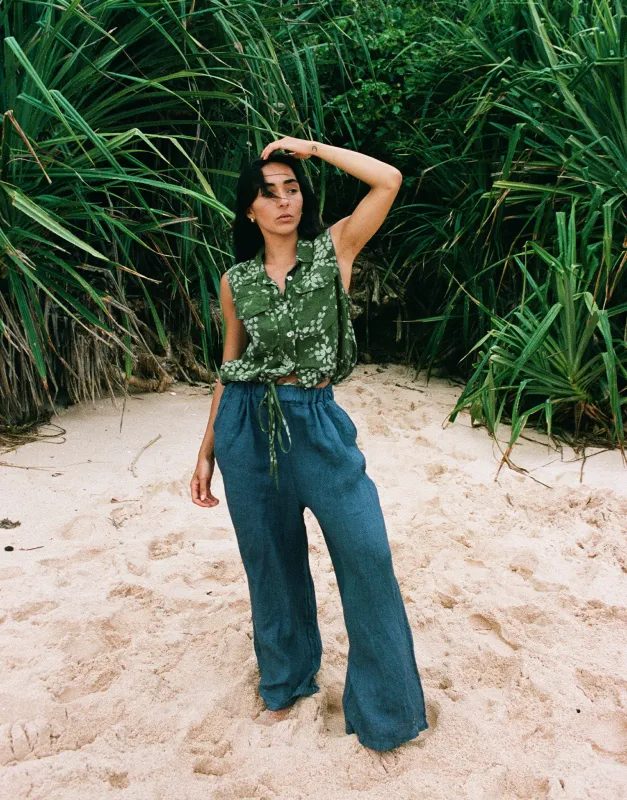 RAIN PRINTED LINEN SLEEVELESS VEST / MOSS made by Yoga Jeans