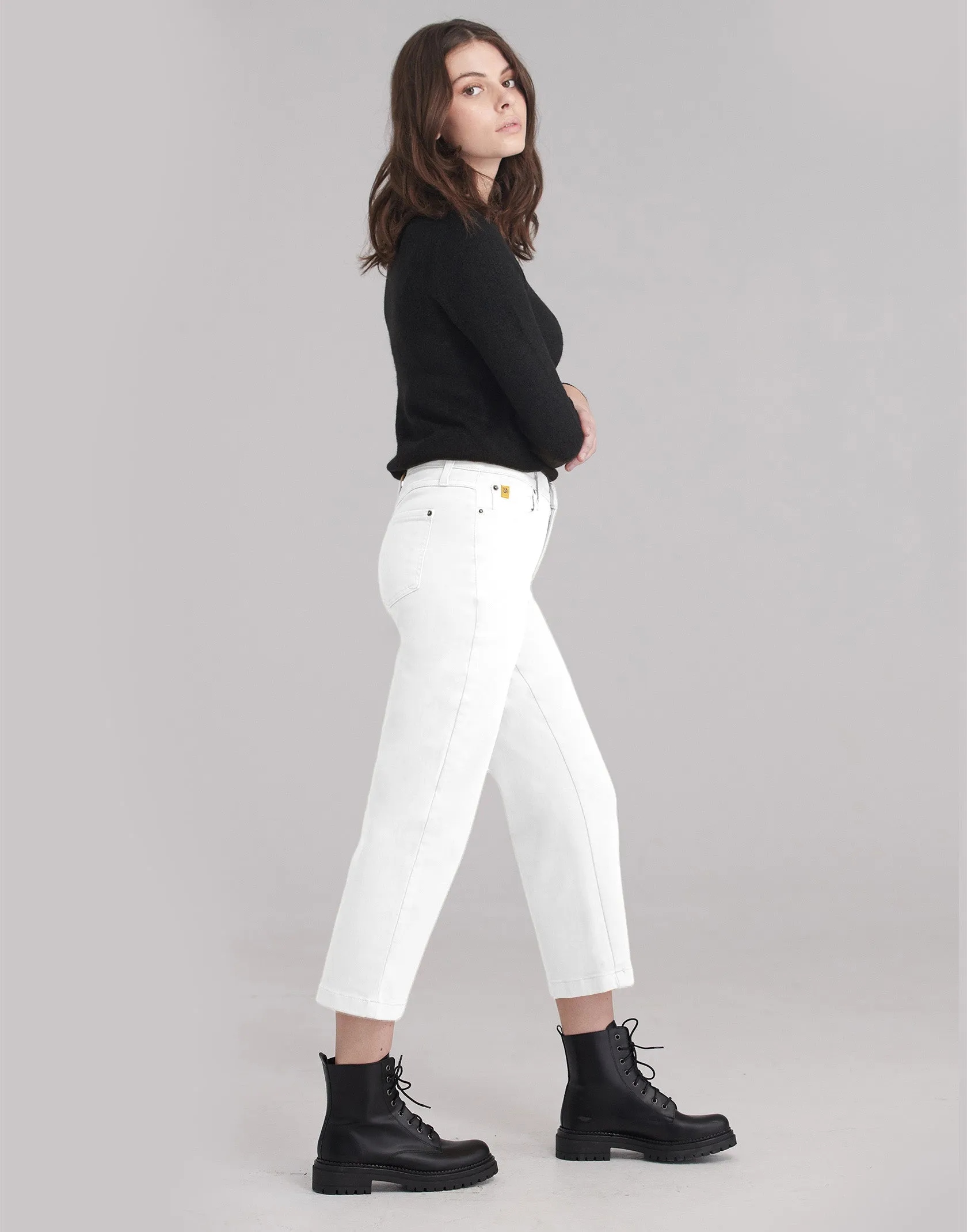 CHLOE STRAIGHT JEANS / WHITE sold by Yoga Jeans product image thumbnail 2