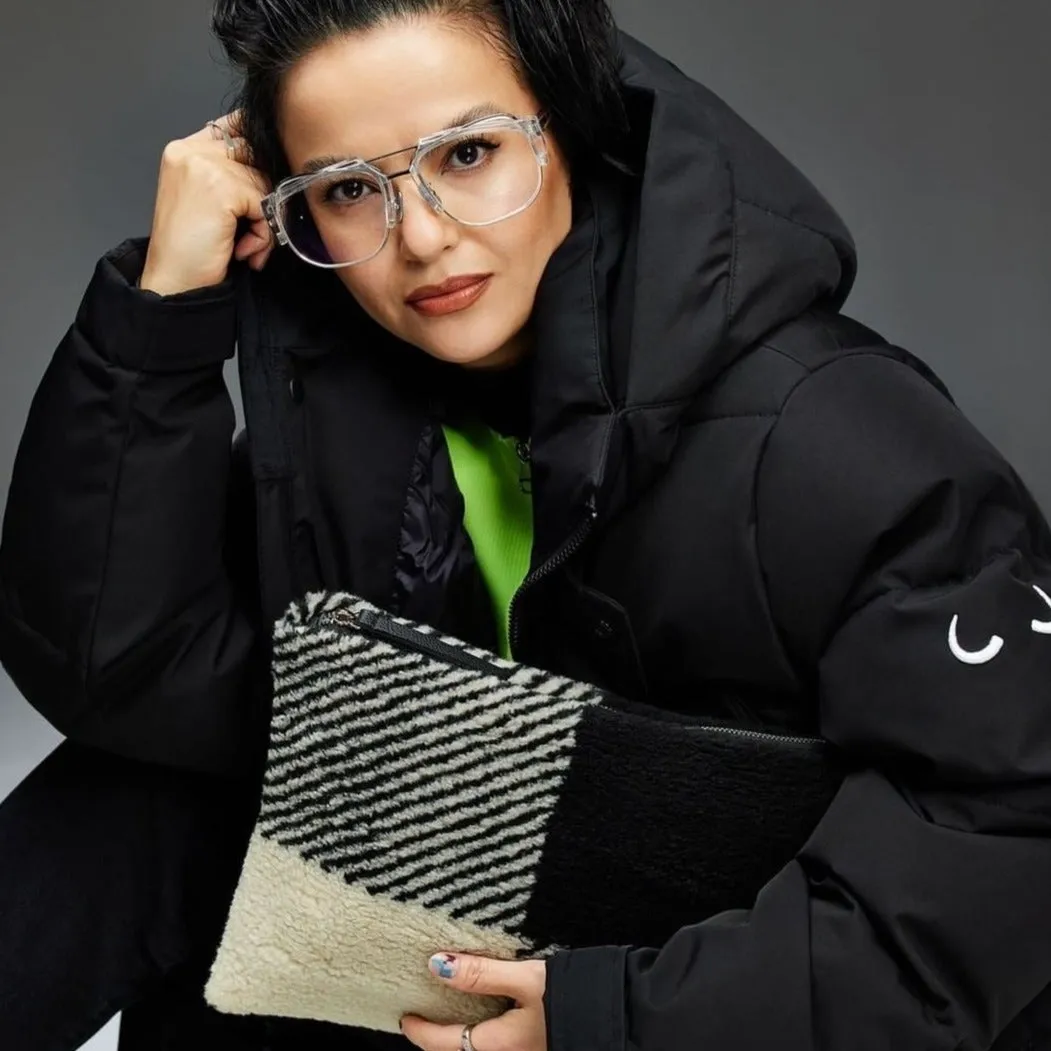 Cozy Clutch sold by Wuxly product image thumbnail 3