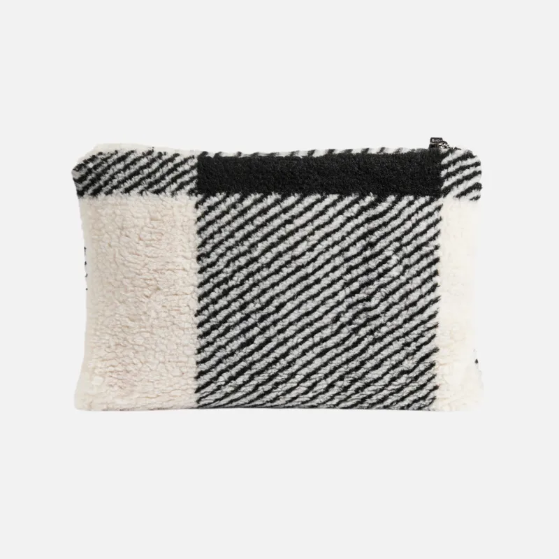 Cozy Clutch made by Wuxly