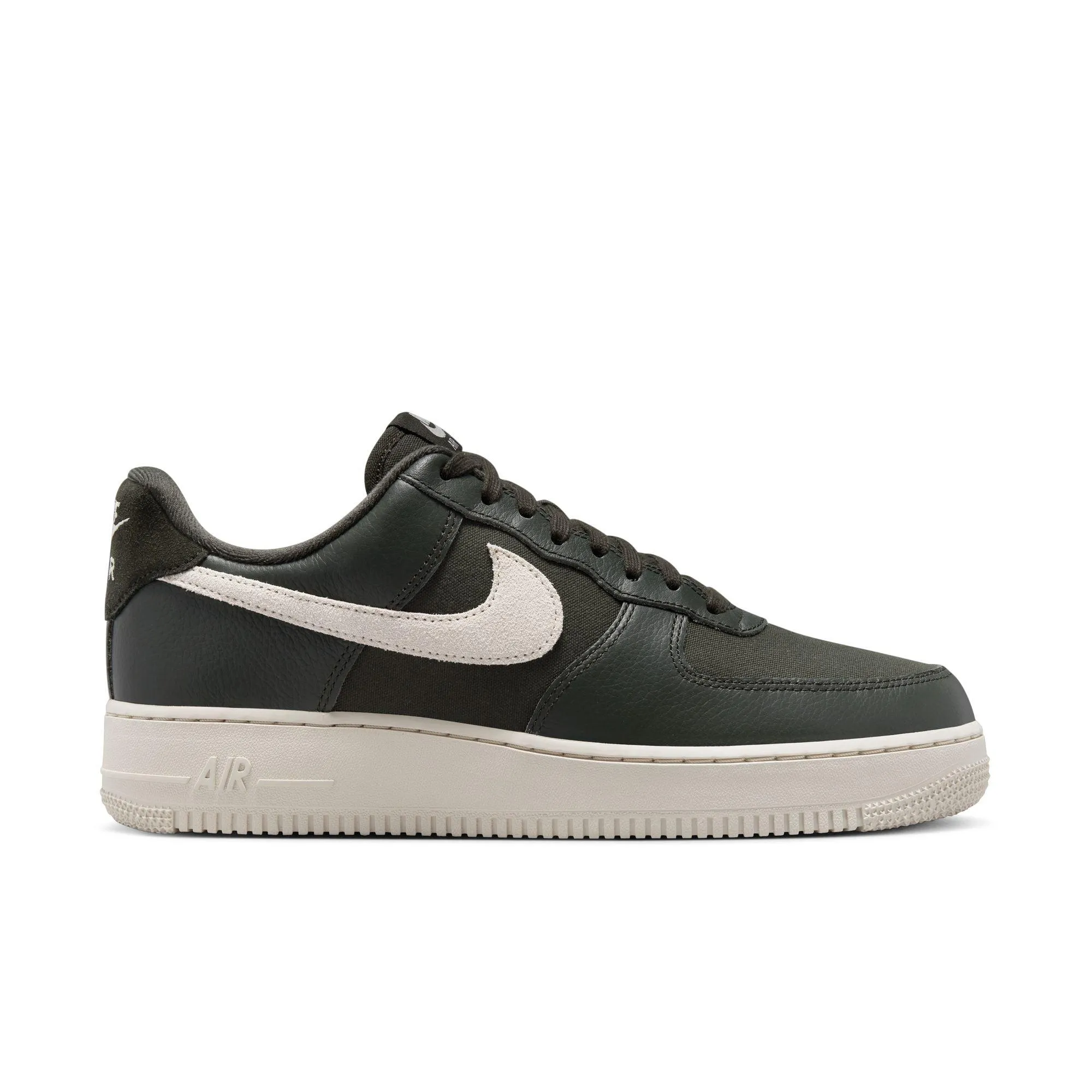 Air Force 1 '07 LX sold by Stomping Ground