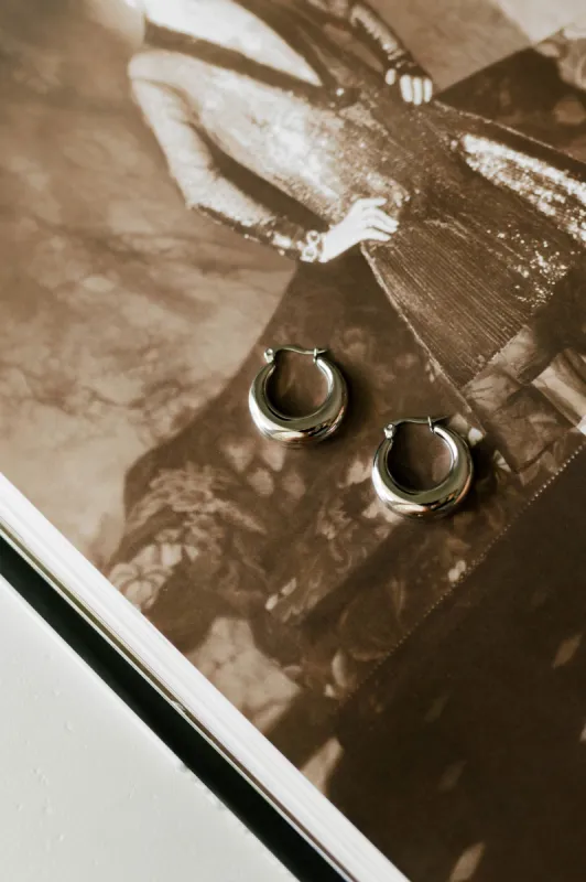 Everyday Hoops – 25mm (Silver) sold by Bibi & Kim