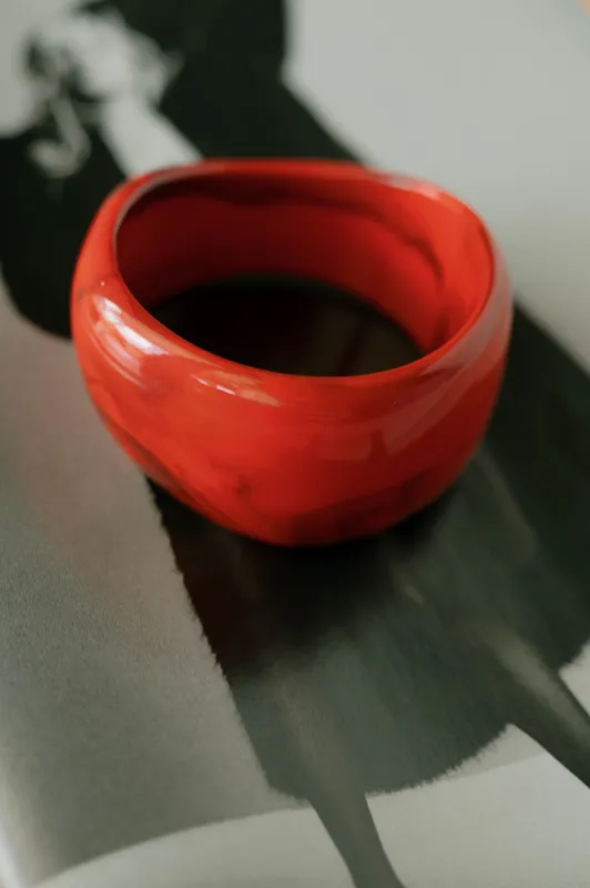 Sculpted Resin Bangle – Crimson Marble made by Bibi & Kim