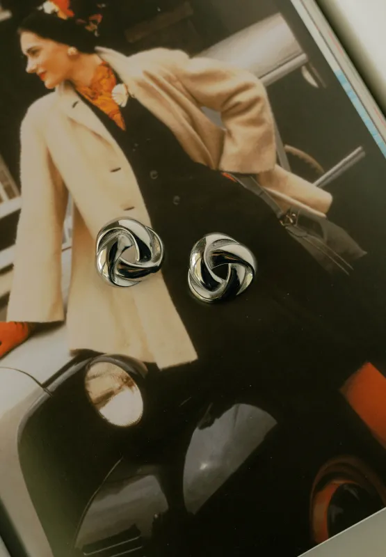 Knot Stud Earrings – Silver made by Bibi & Kim