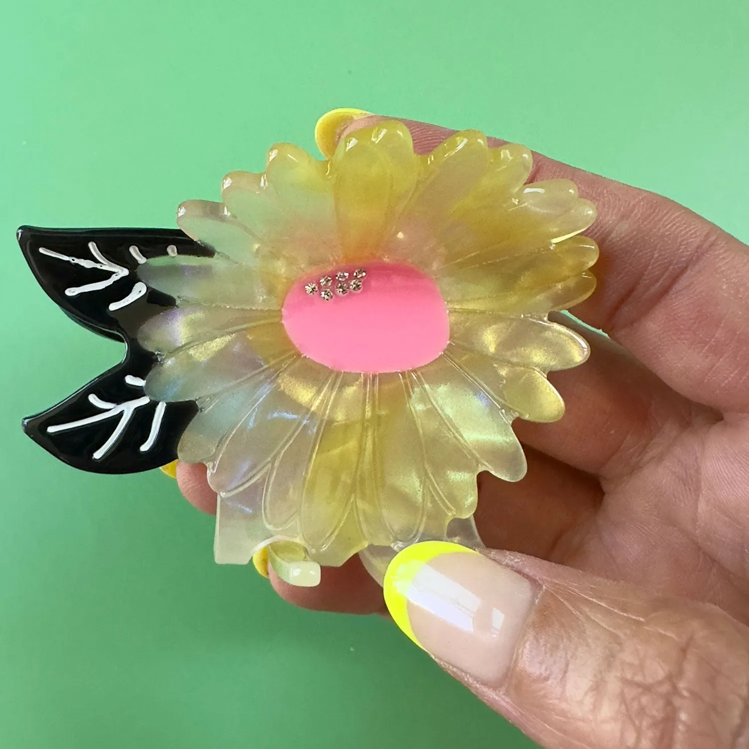 White Flower Hair Claw sold by Centinelle product image thumbnail 4