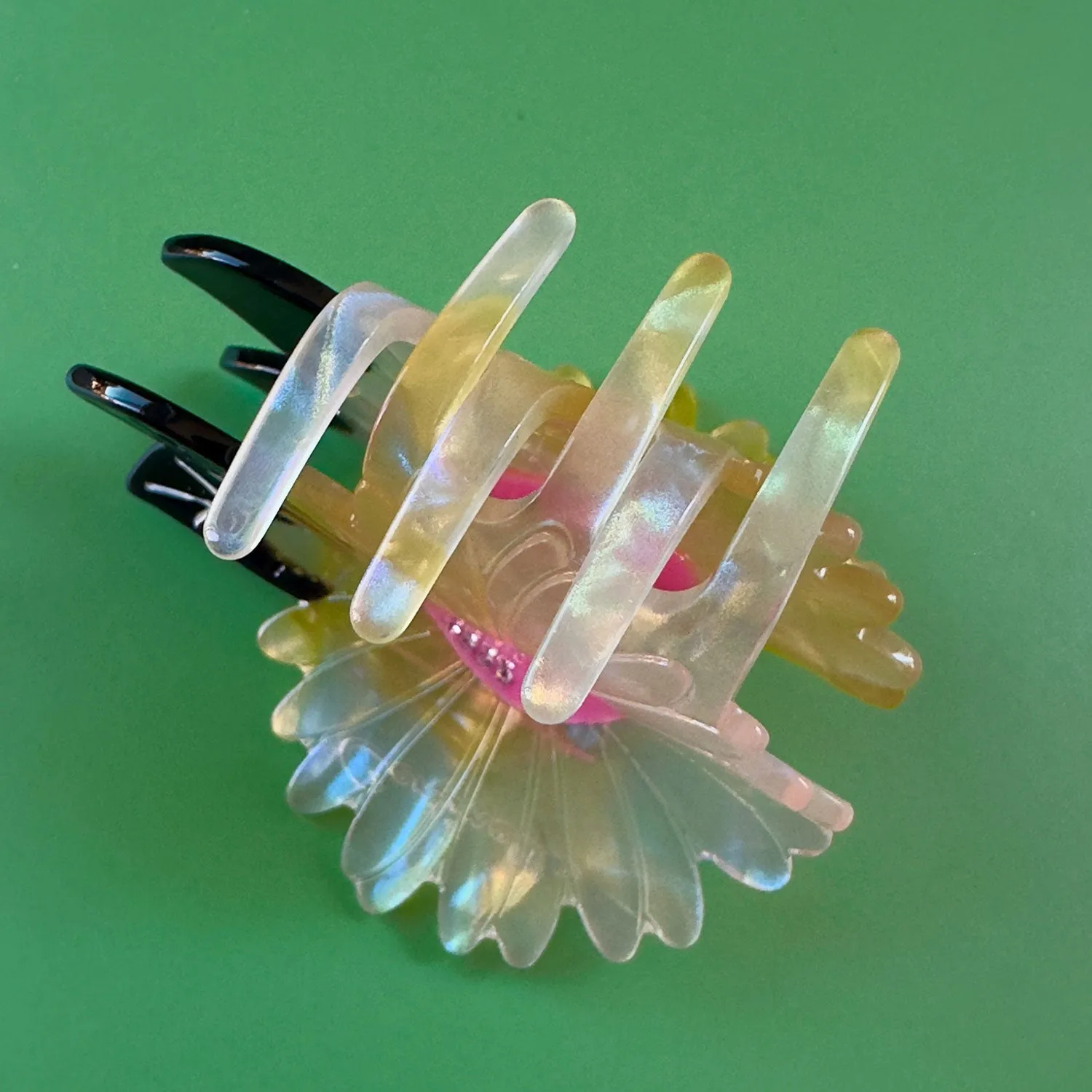 White Flower Hair Claw sold by Centinelle product image thumbnail 5