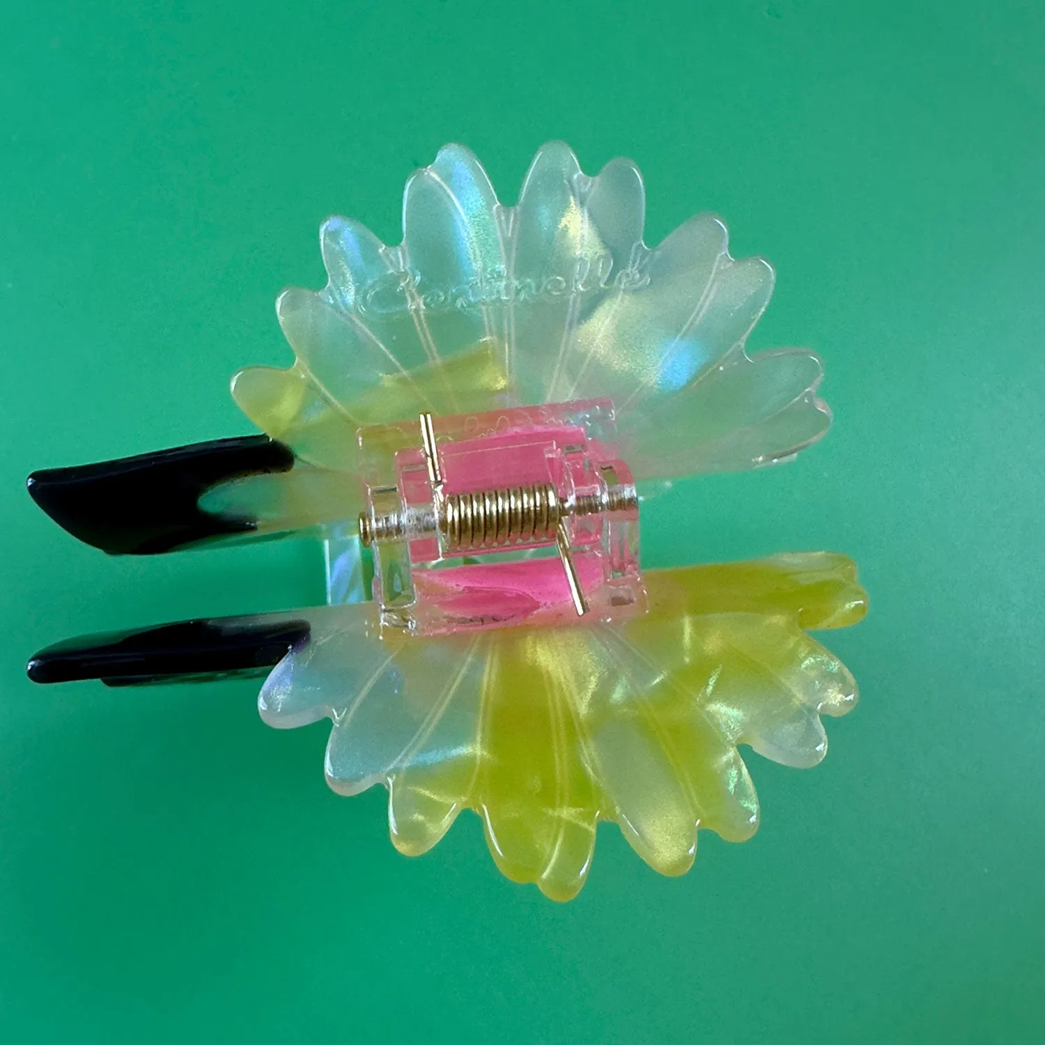 White Flower Hair Claw sold by Centinelle product image thumbnail 2