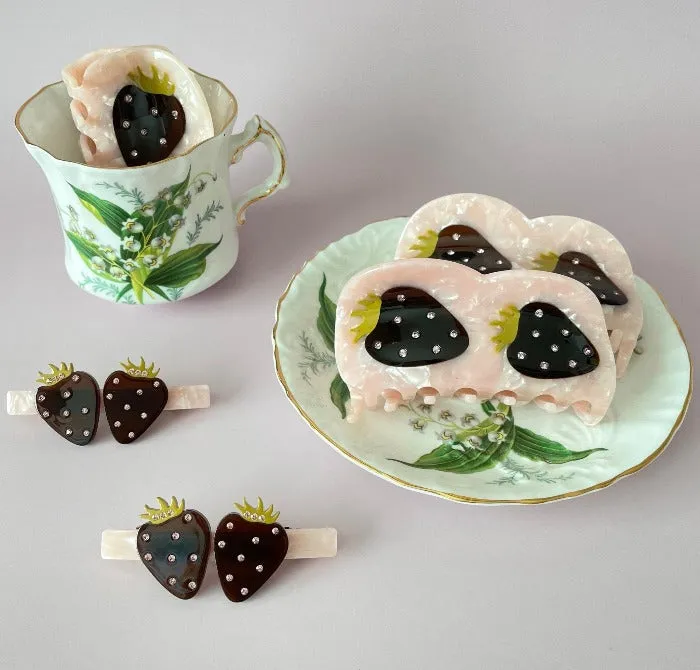 Strawberries Hair Claw sold by Centinelle product image thumbnail 3