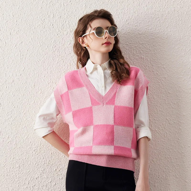 100% Wool Pink Checkered Knit Vest sold by COMOBOCA