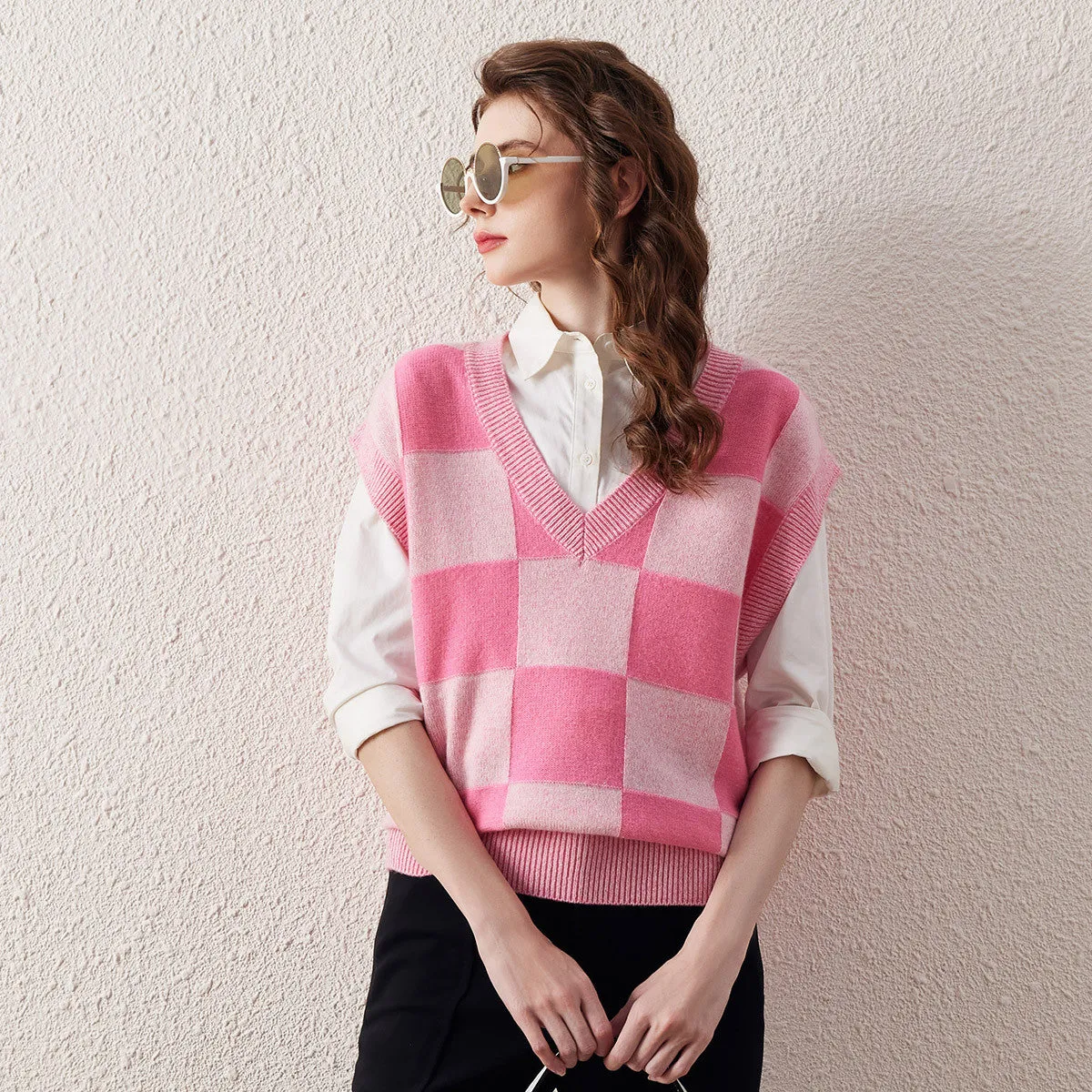 100% Wool Pink Checkered Knit Vest sold by COMOBOCA product image thumbnail 3