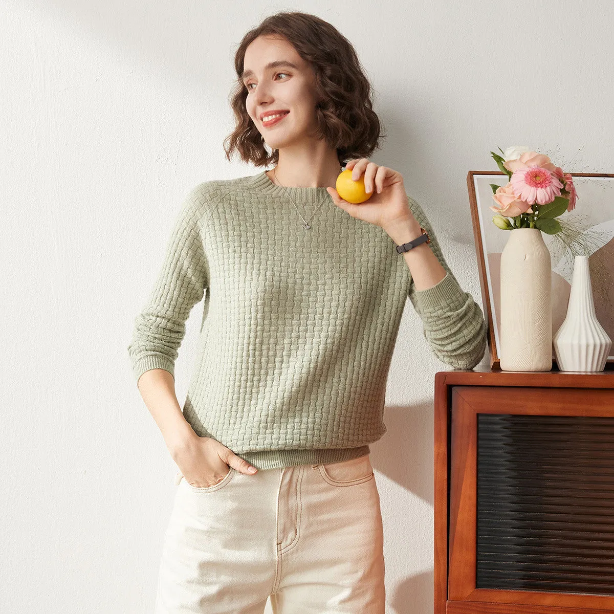 100% Cashmere Women's Round Neck Ribbed Knit Sweater sold by COMOBOCA product image thumbnail 3