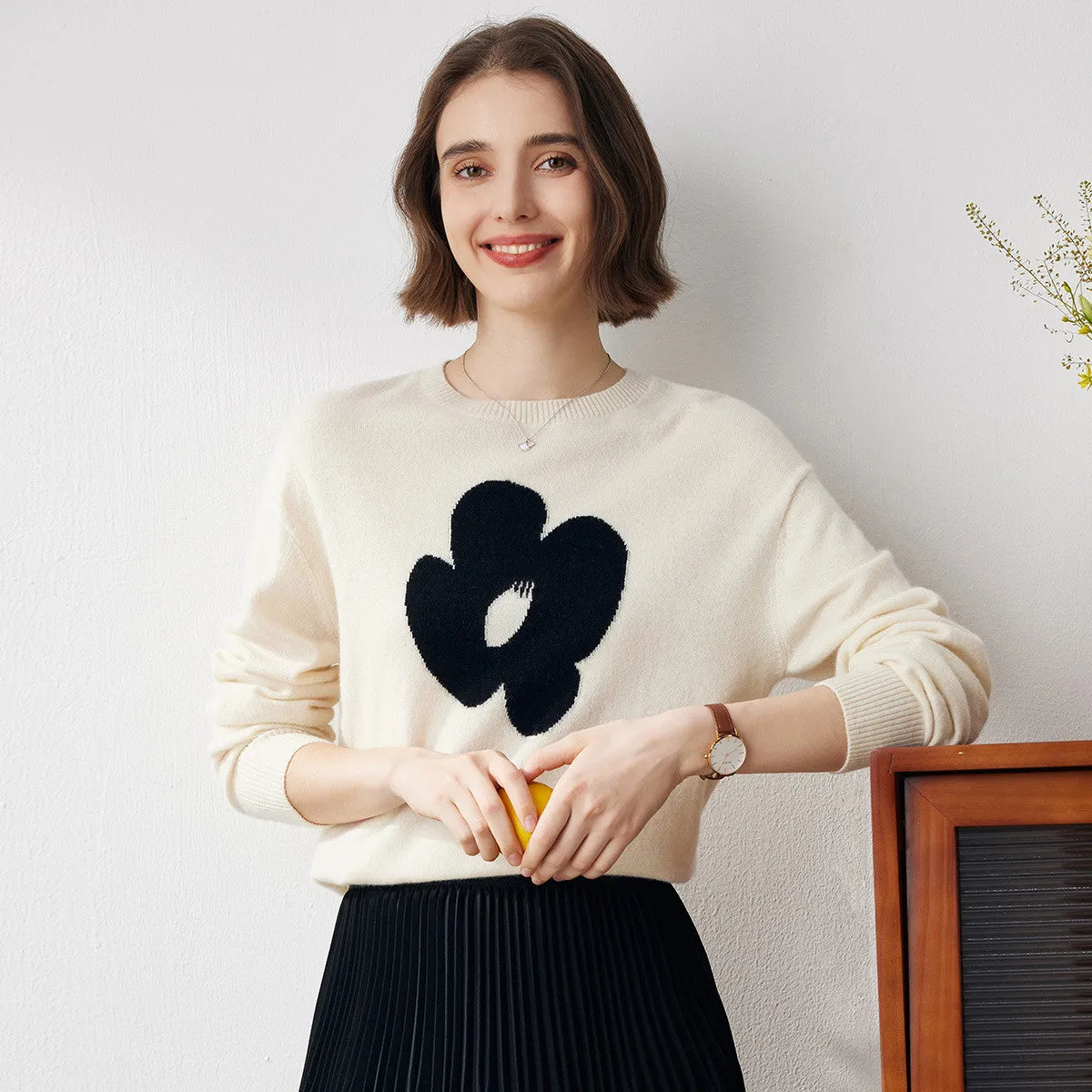 100% Cashmere Women's Floral Knit Sweater sold by COMOBOCA product image thumbnail 4