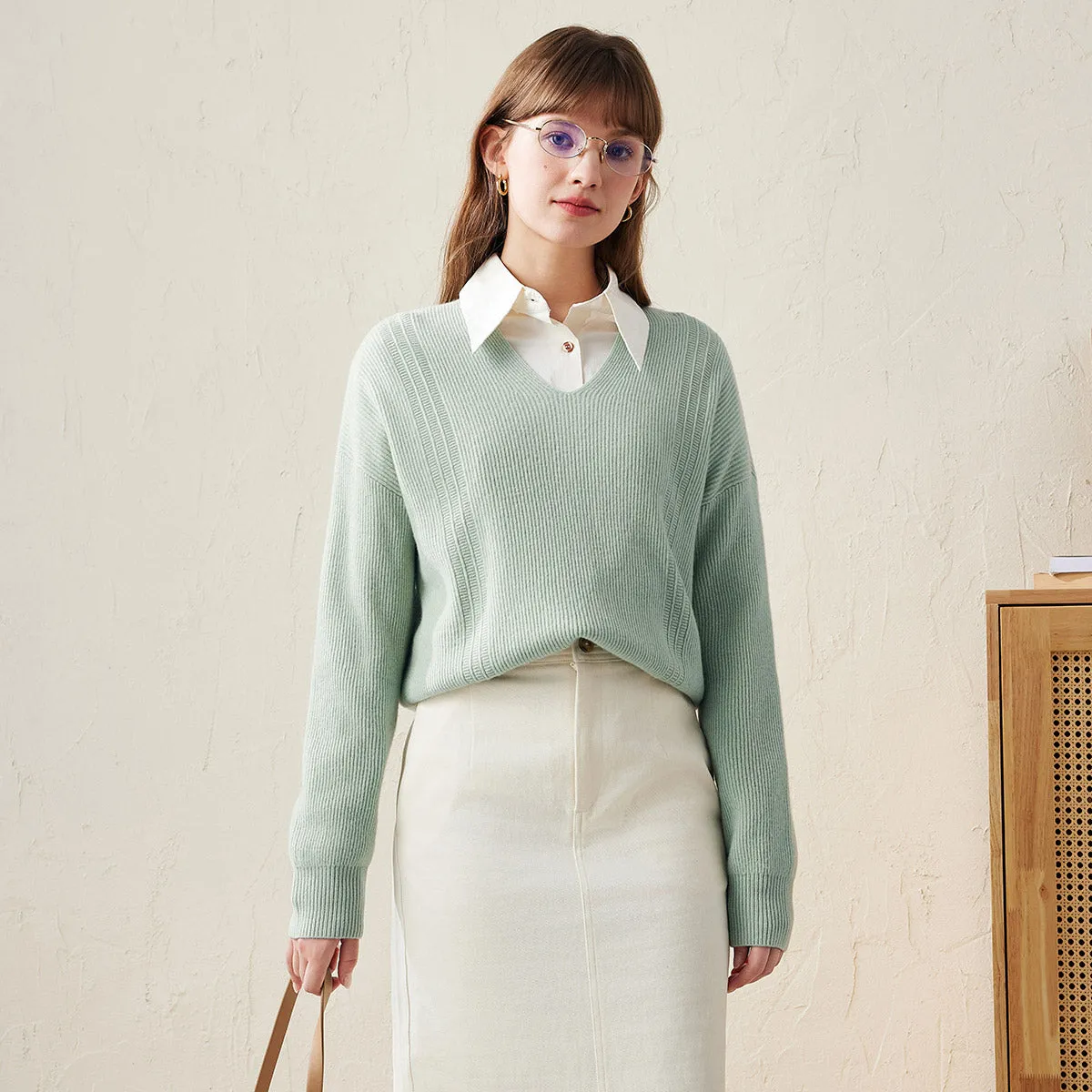 100% Wool Elegant Ribbed V-Neck Sweater sold by COMOBOCA