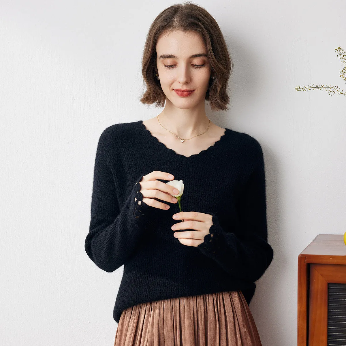 100% Cashmere Women's V-Neck Loose Knit Sweater sold by COMOBOCA