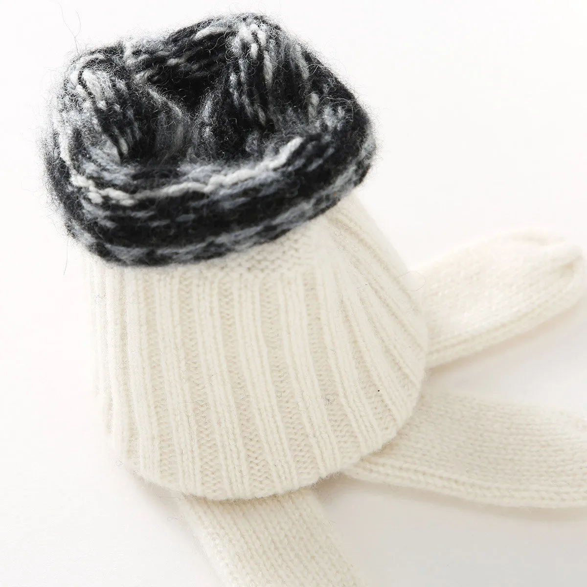 100% Cashmere Soft Knit Gloves with Nordic Design sold by COMOBOCA product image thumbnail 5