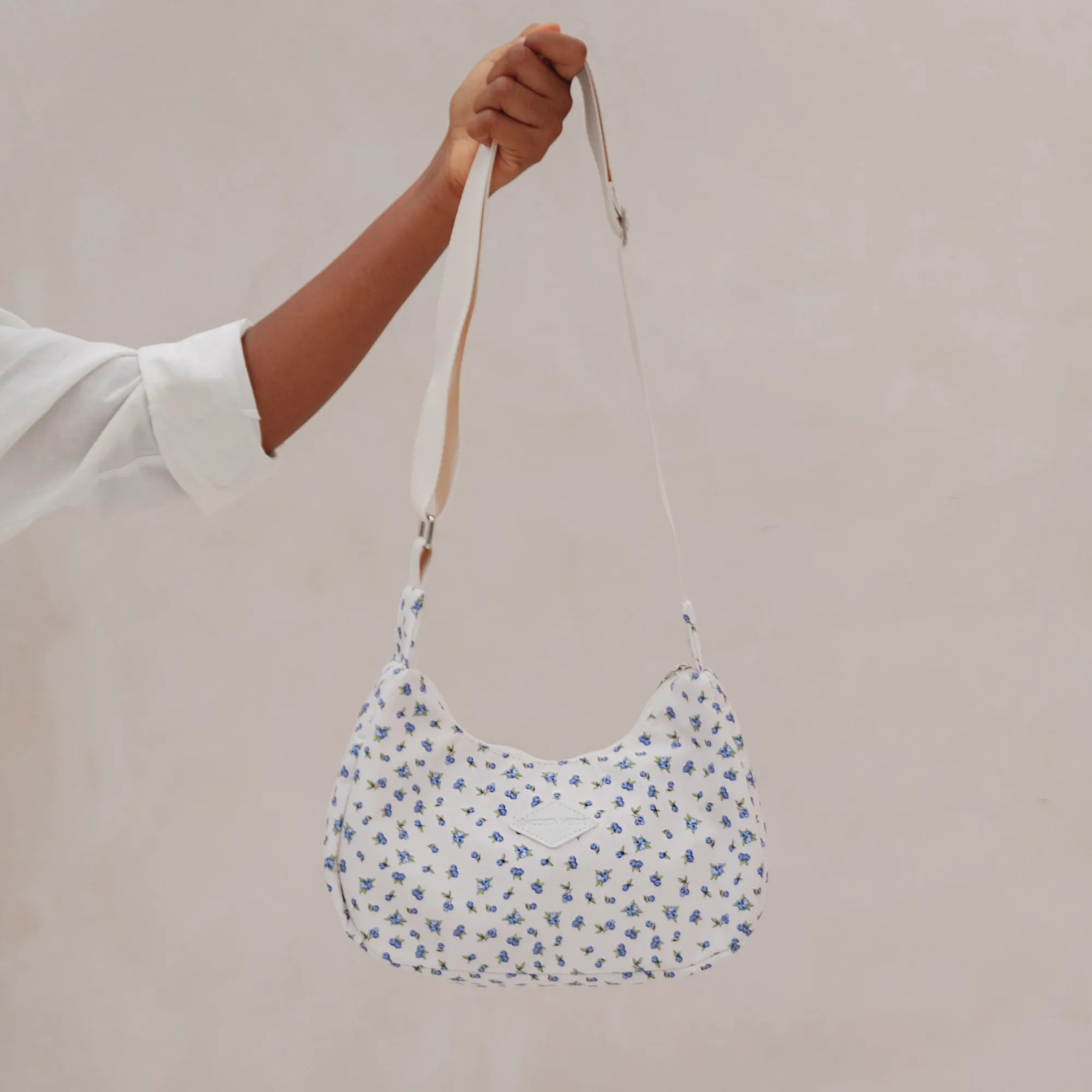 Sunset Sling Bag Mirtilo 3.9L sold by DaCosta Verde product image thumbnail 4