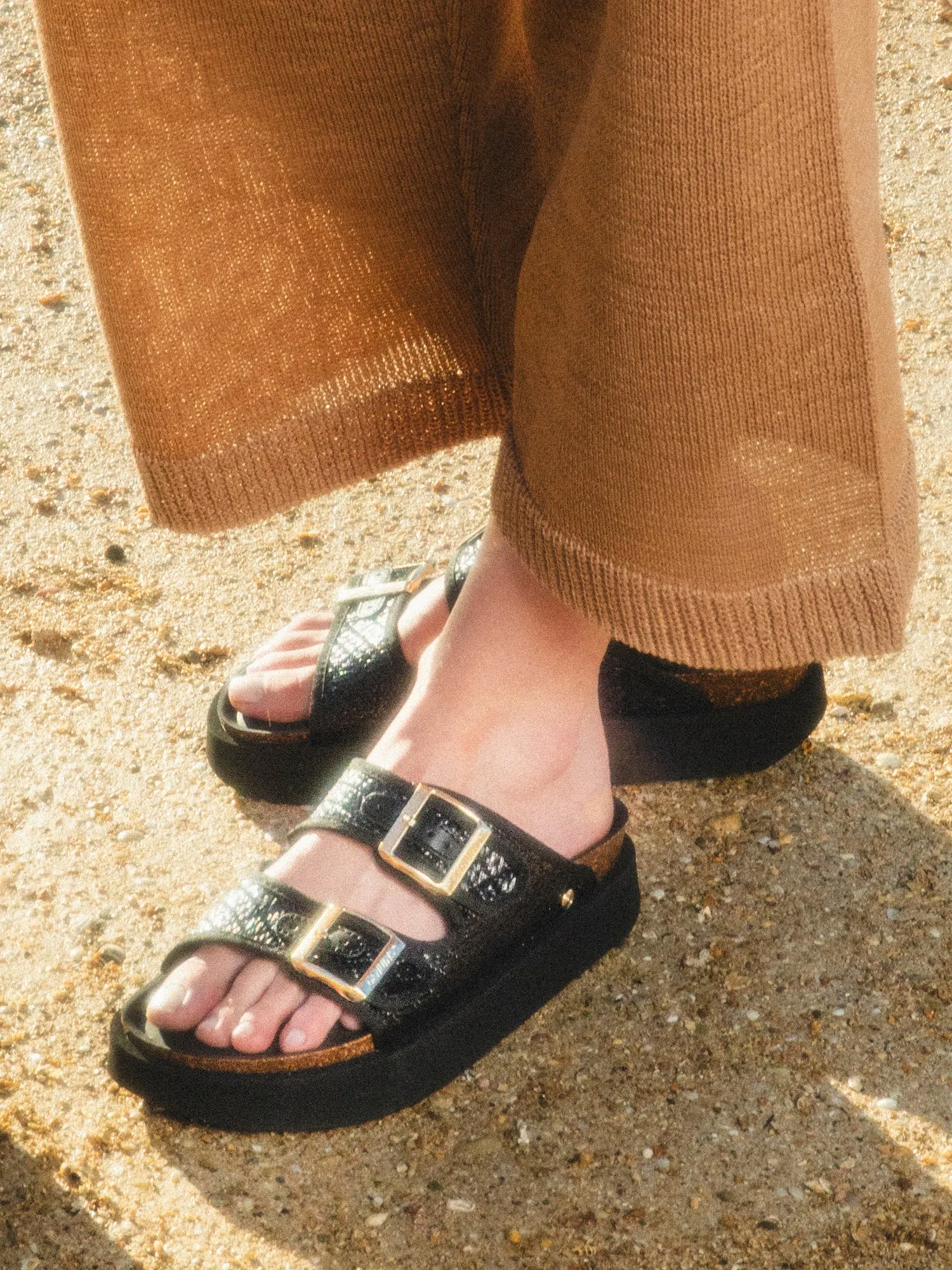 HAWAII RAFIA BLACK sold by Genuins