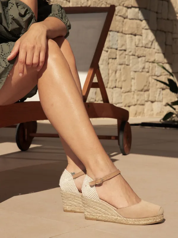 CARINA VELOUR ALMOND sold by Genuins