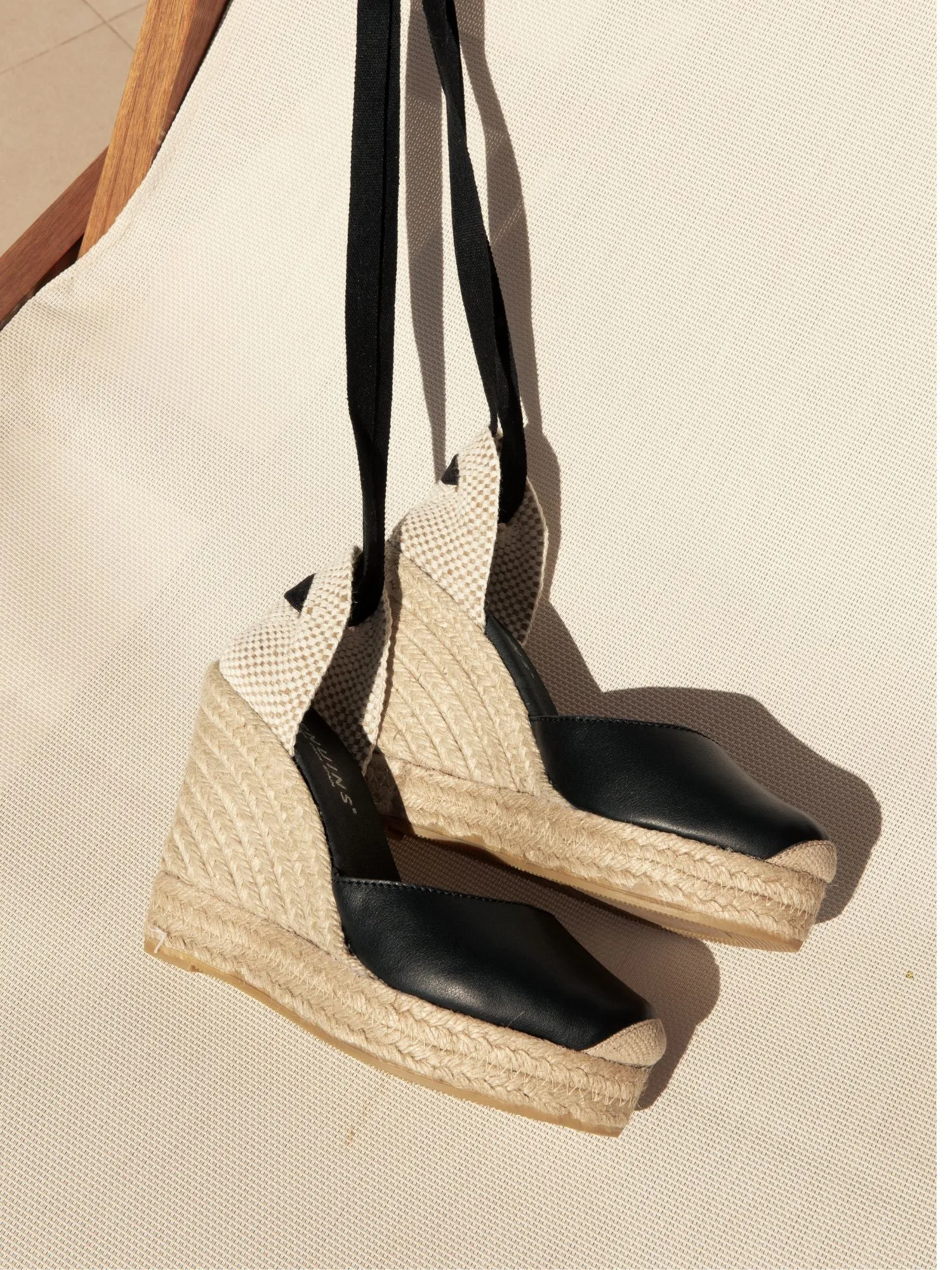 DARYA LEATHER BLACK sold by Genuins product image thumbnail 3