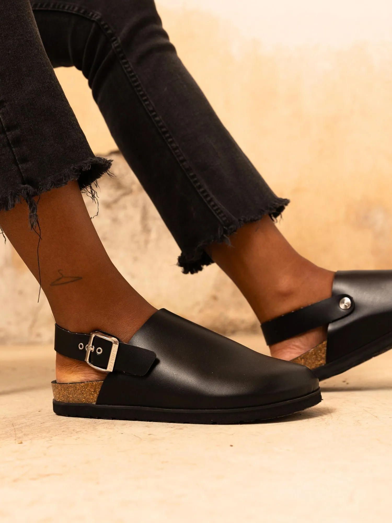 NIOWA VEGAN BLACK sold by Genuins