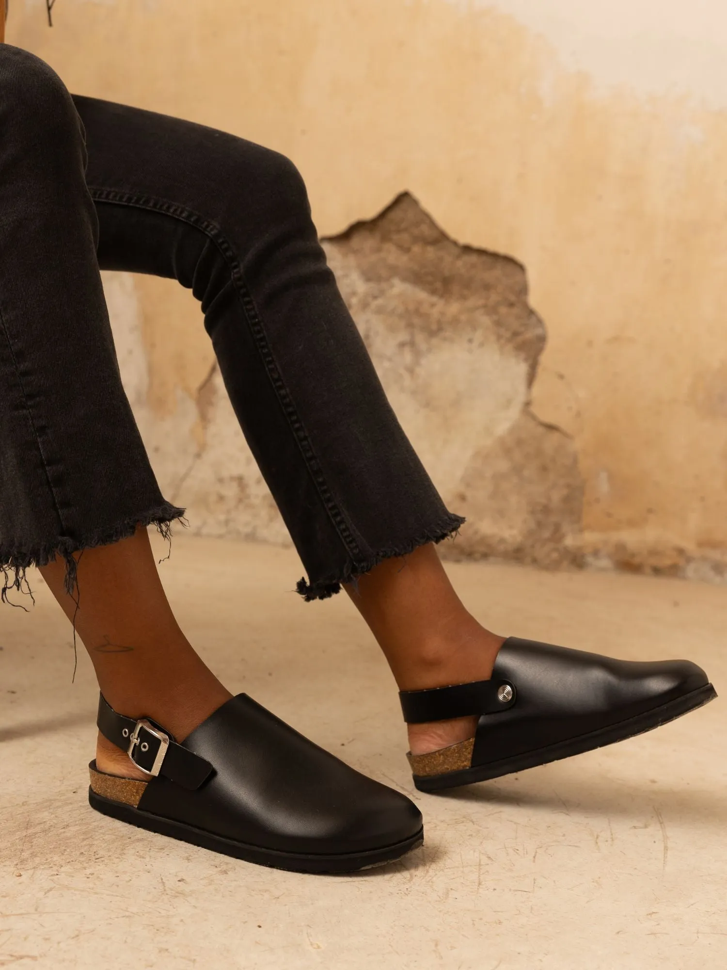 NIOWA VEGAN BLACK sold by Genuins product image thumbnail 3