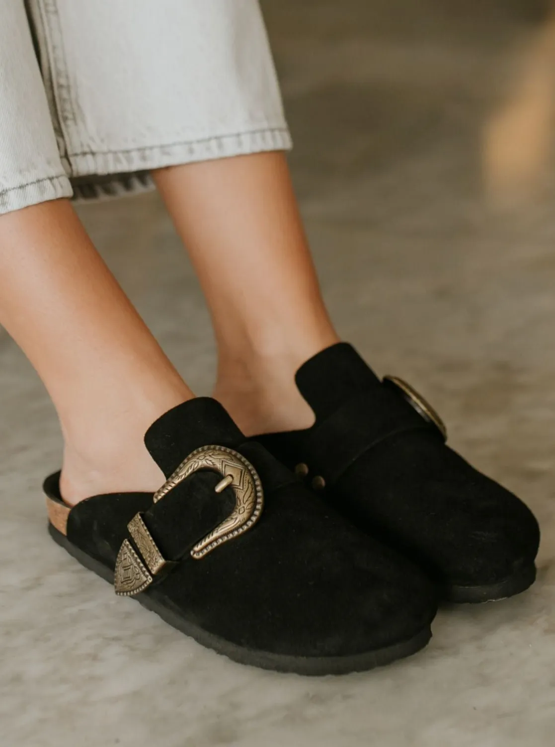 HUMA VELOUR BLACK sold by Genuins