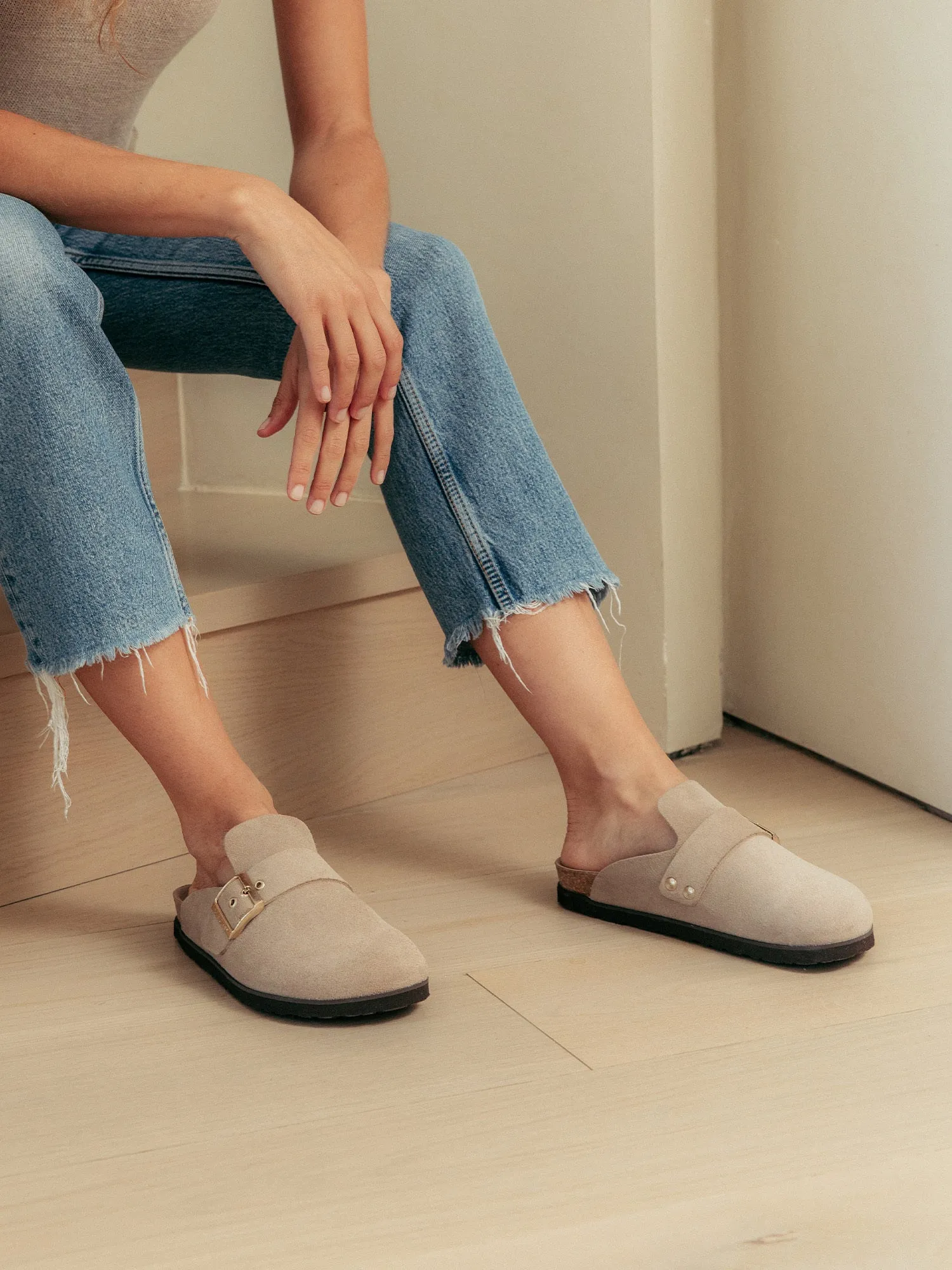 IZAR VELOUR SAND sold by Genuins