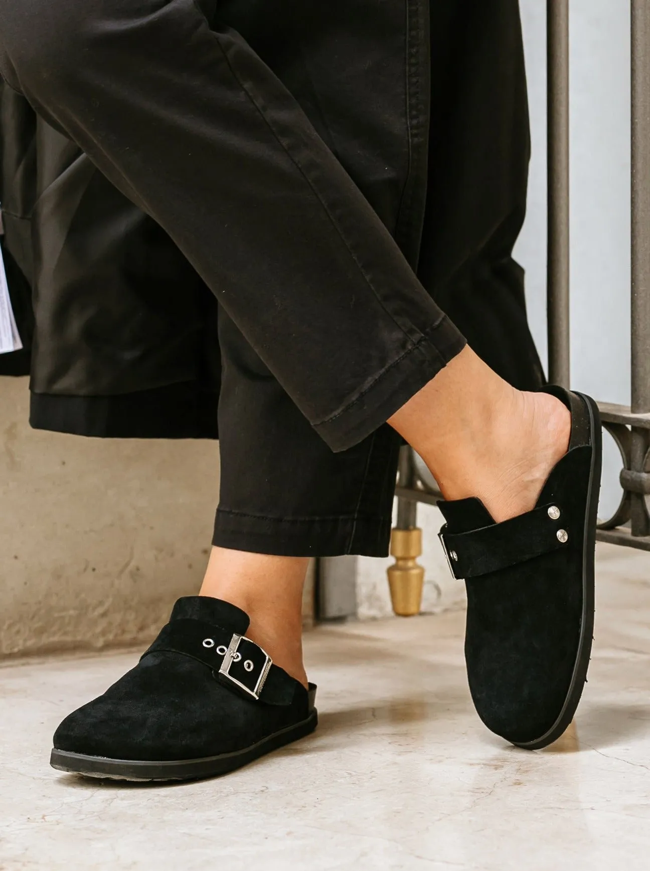 IZAR VELOUR BLACK sold by Genuins