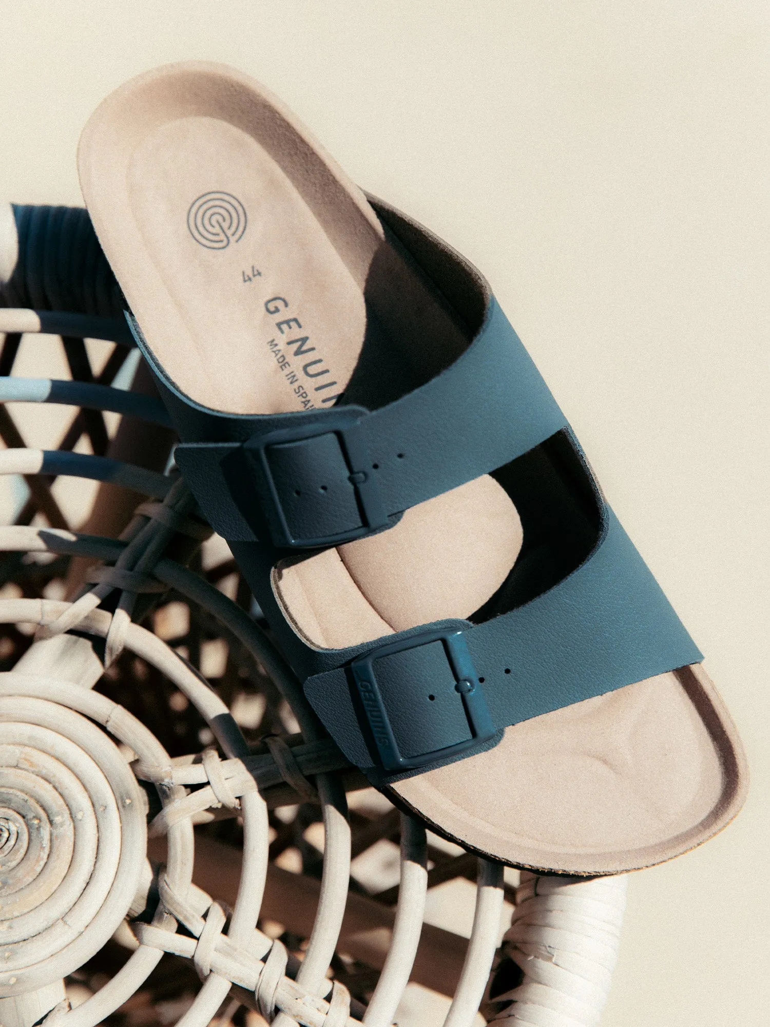 HAWAII VEGAN NAVY UNISEX sold by Genuins