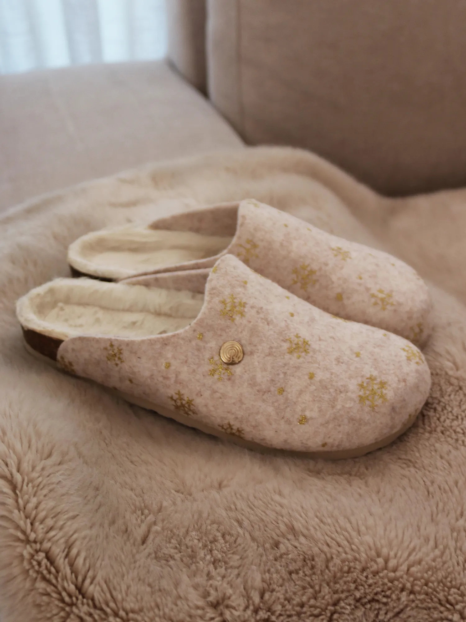 HELSINKI XMAS GOLDEN sold by Genuins