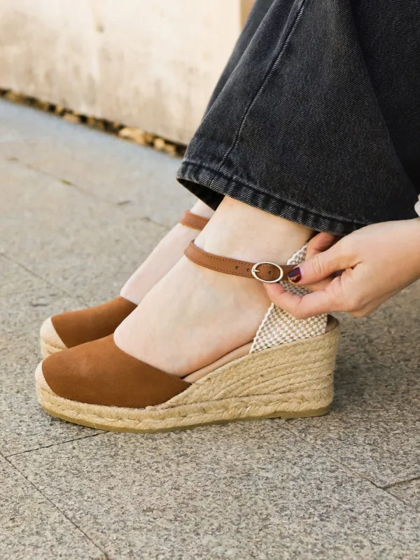 CARINA VELOUR ALMOND sold by Genuins