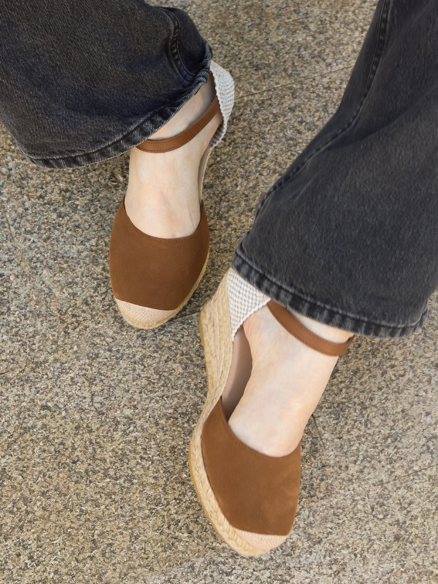 CARINA VELOUR ALMOND sold by Genuins product image thumbnail 3