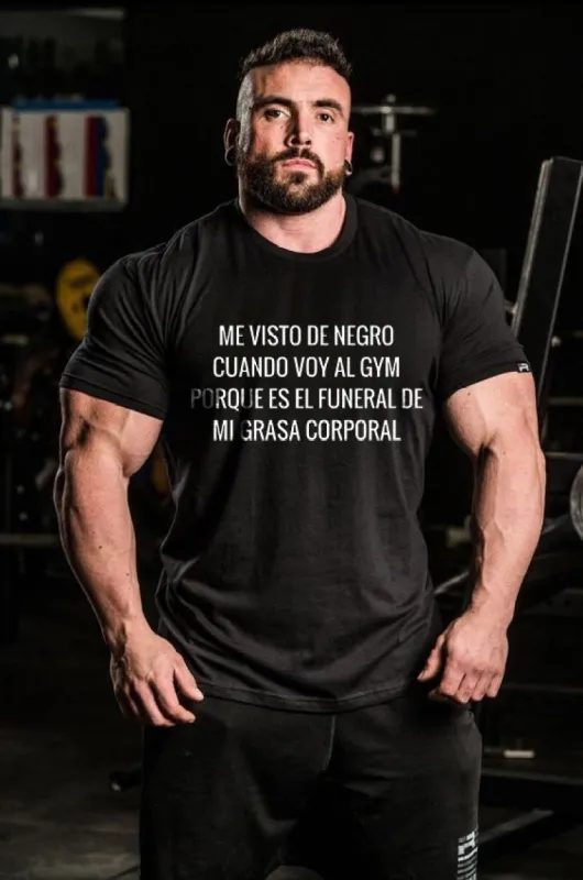 Me Visto De Negro Cuando Voy Al Gym Printed Men's T-shirt sold by Polyalien