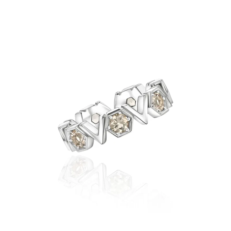 V Ring sold by Veniroeshop