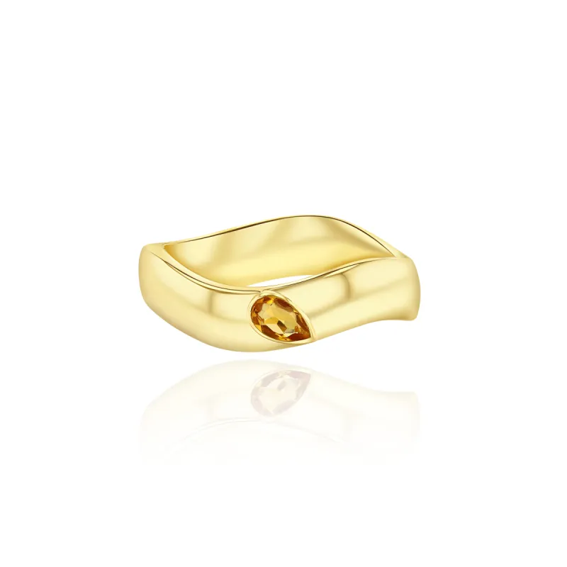 Curve Ring sold by Veniroeshop