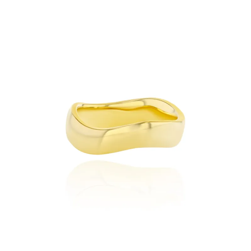 Curve Ring sold by Veniroeshop