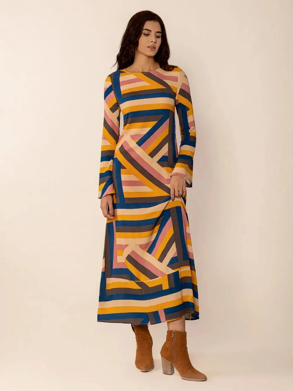 Contrast Round Neck Flare Sleeve Midi Dress sold by Gigi Laurent product image thumbnail 4
