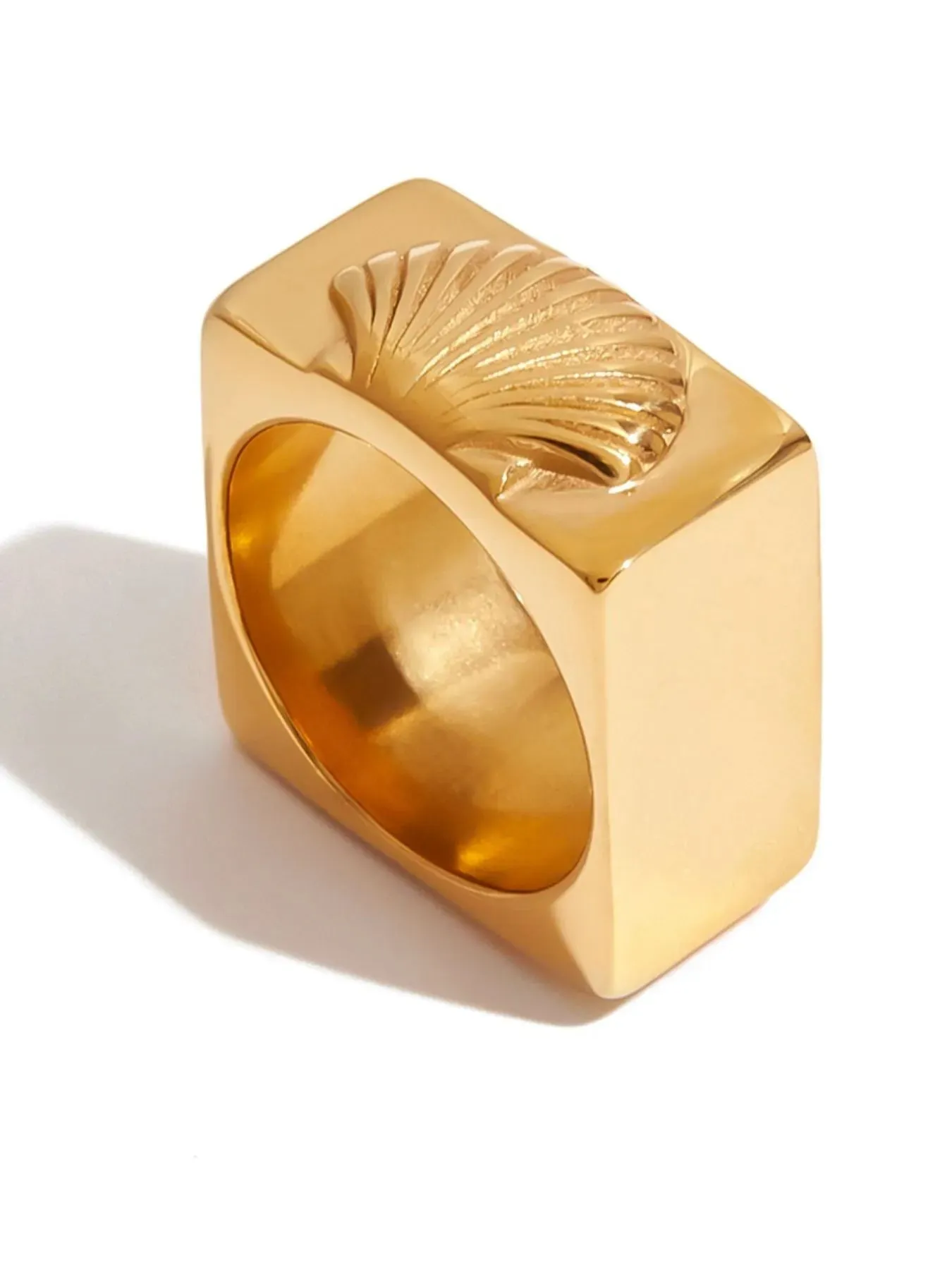 Vintage Shell Pattern Gold Signet Ring sold by Gigi Laurent product image thumbnail 3