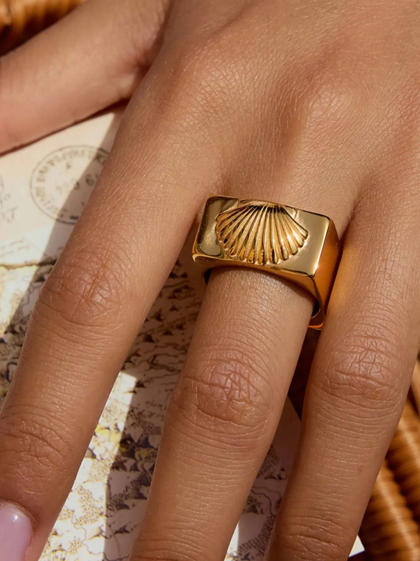 Vintage Shell Pattern Gold Signet Ring sold by Gigi Laurent product image thumbnail 2