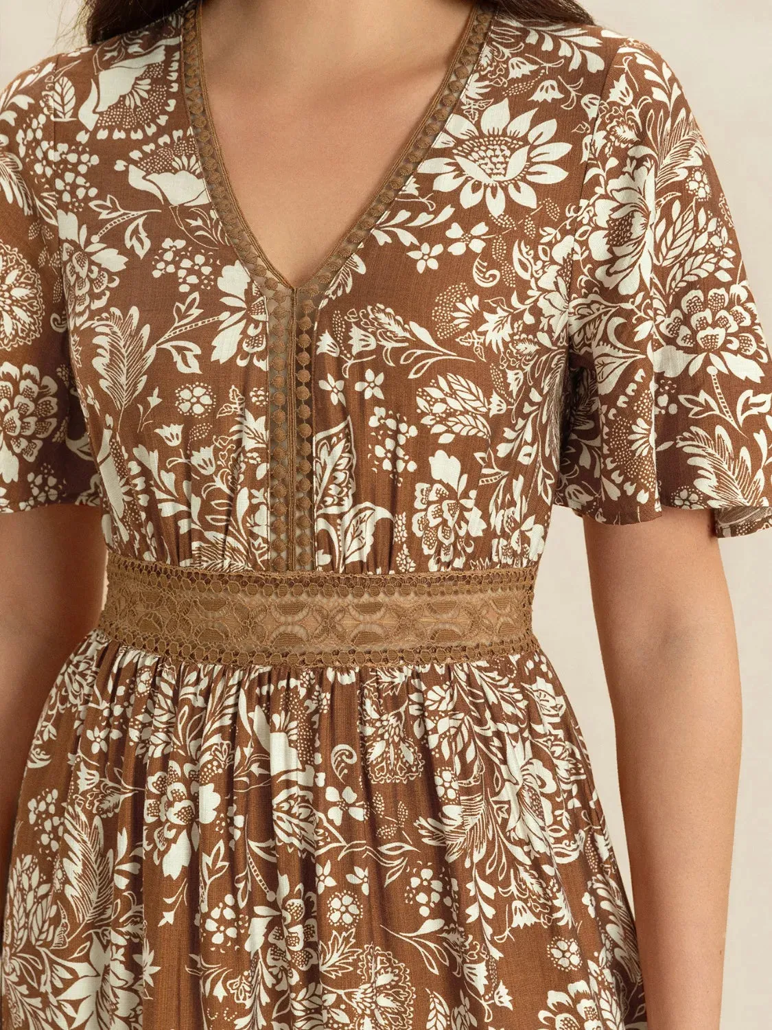 Lace Detail Printed Short Sleeve Midi Dress sold by Gigi Laurent product image thumbnail 4