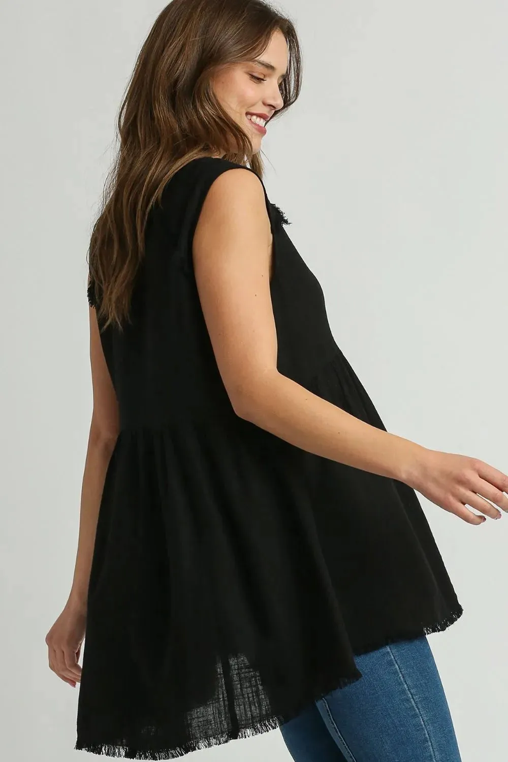 Umgee Full Size Raw Hem Linen Round Neck Sleeveless Top Plus Size sold by Gigi Laurent product image thumbnail 3