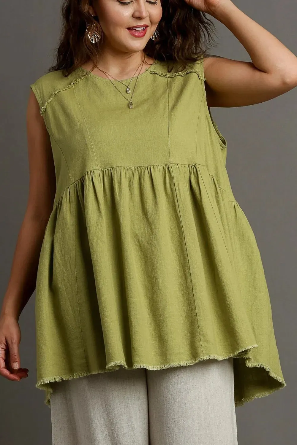 Umgee Full Size Raw Hem Linen Round Neck Sleeveless Top Plus Size sold by Gigi Laurent product image thumbnail 4