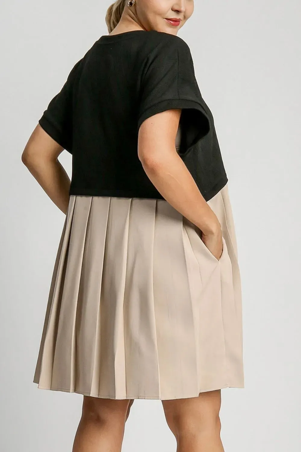 Umgee Full Size Round Neck Pleated Dress with Side Pockets Plus Size sold by Gigi Laurent product image thumbnail 5