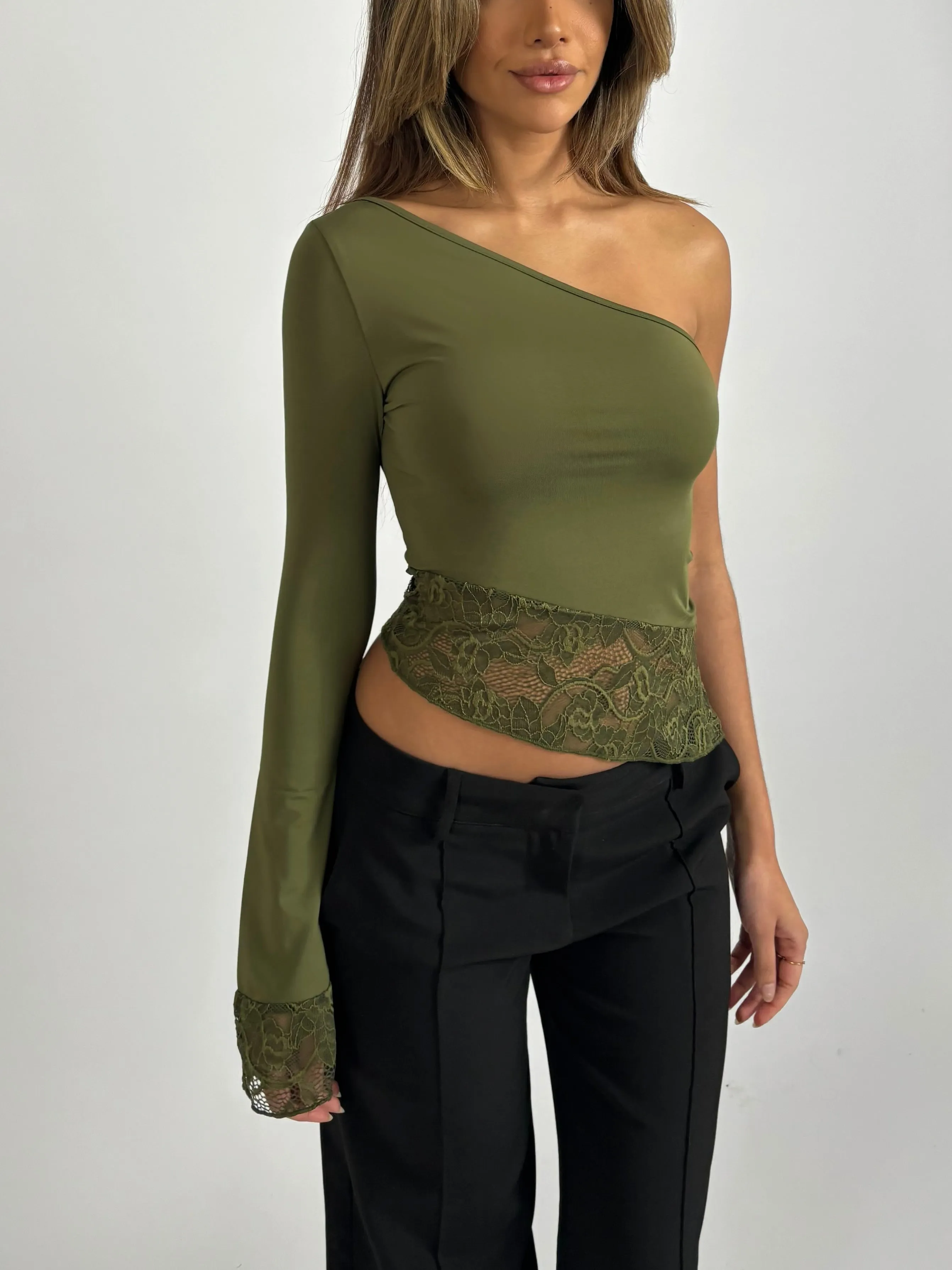 Slope lace top - army grøn sold by Venderbys