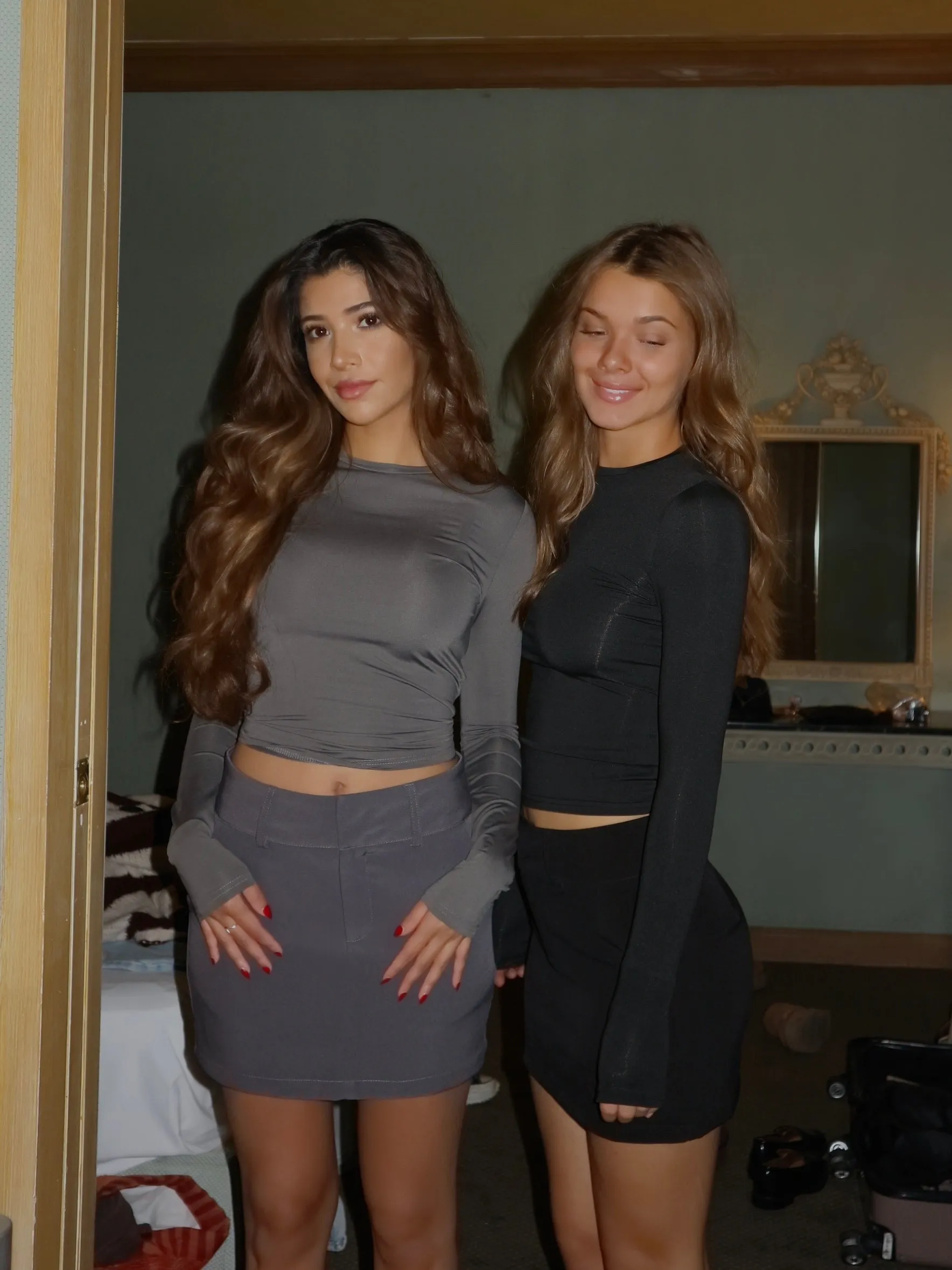 Mini skirt - mørk grå sold by Venderbys product image thumbnail 3