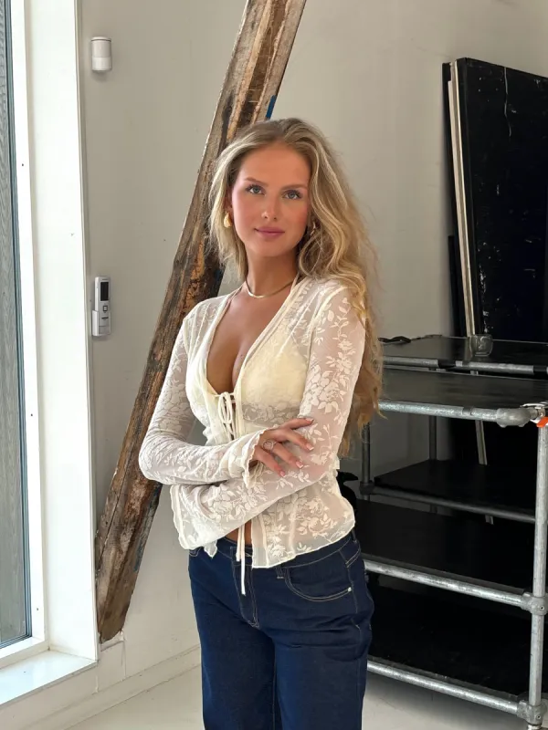 Lola Rose top - cream sold by Venderbys