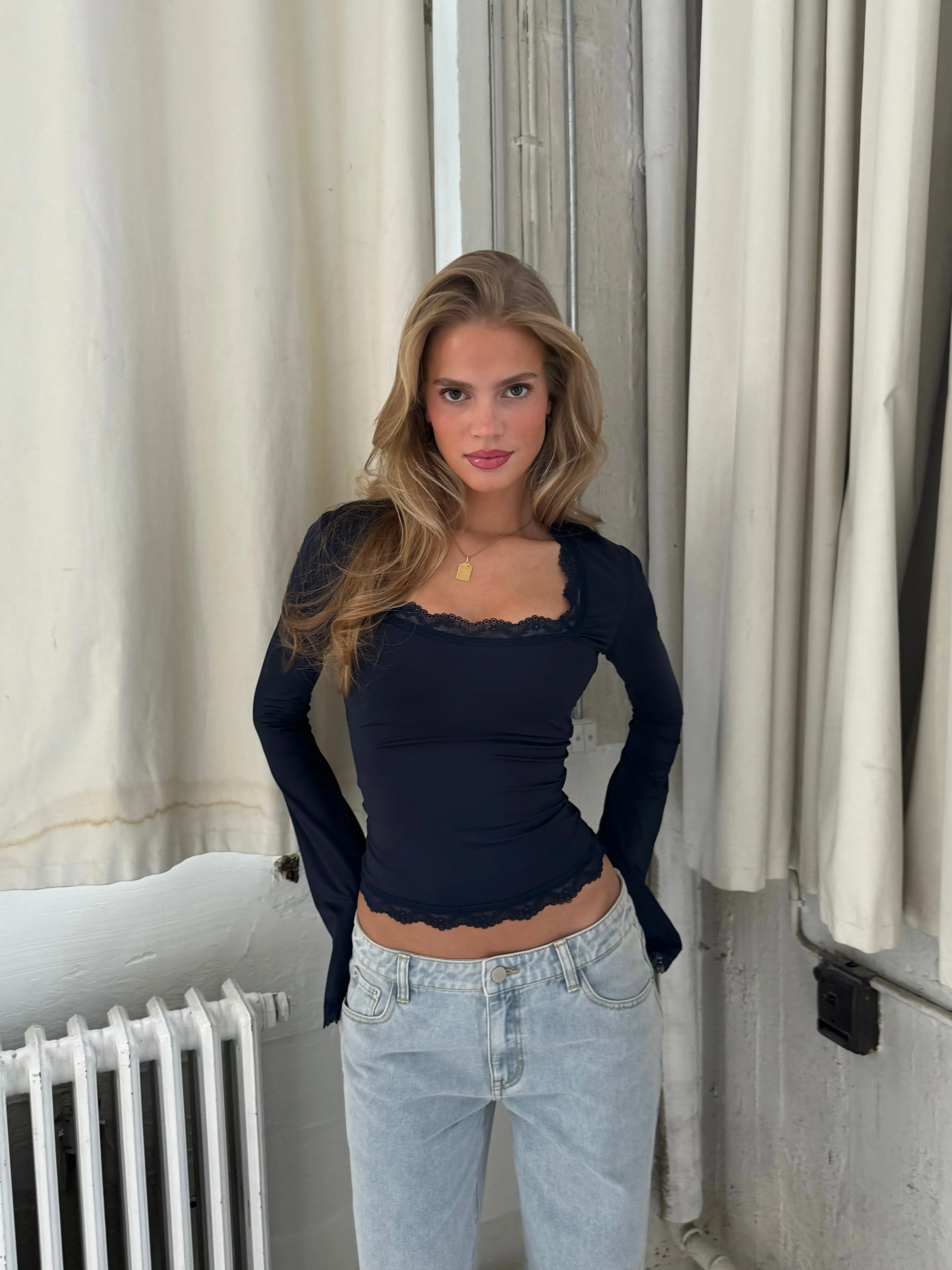 Blair basic lace top - mørk blå sold by Venderbys product image thumbnail 3