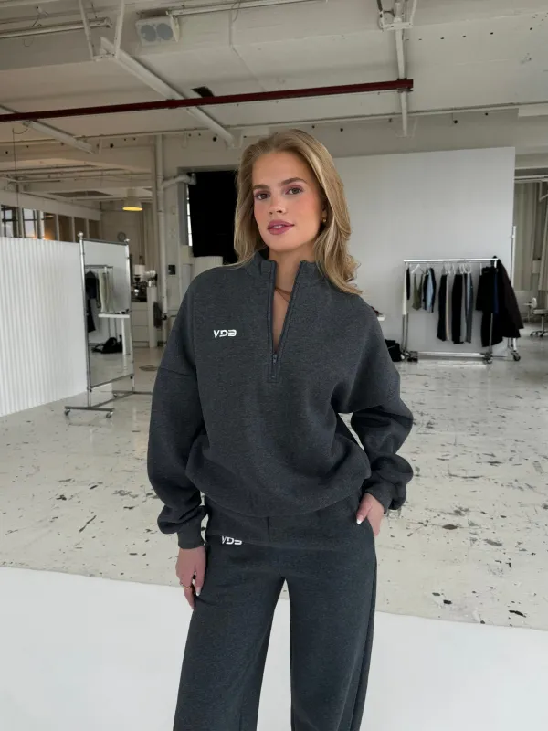 VDB zipper sweatshirt - mørk grå meleret sold by Venderbys
