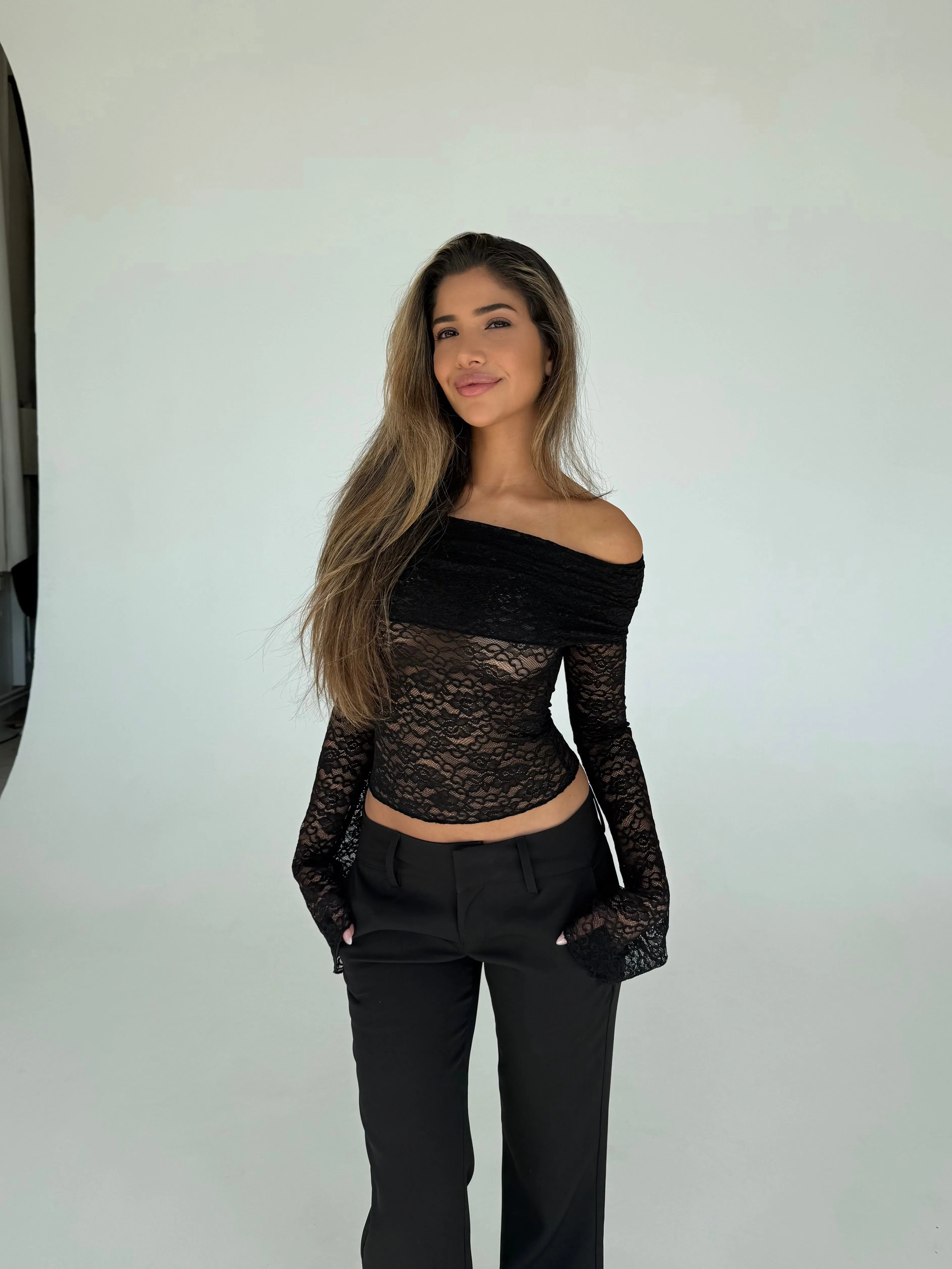 Kaia lace top - sort sold by Venderbys