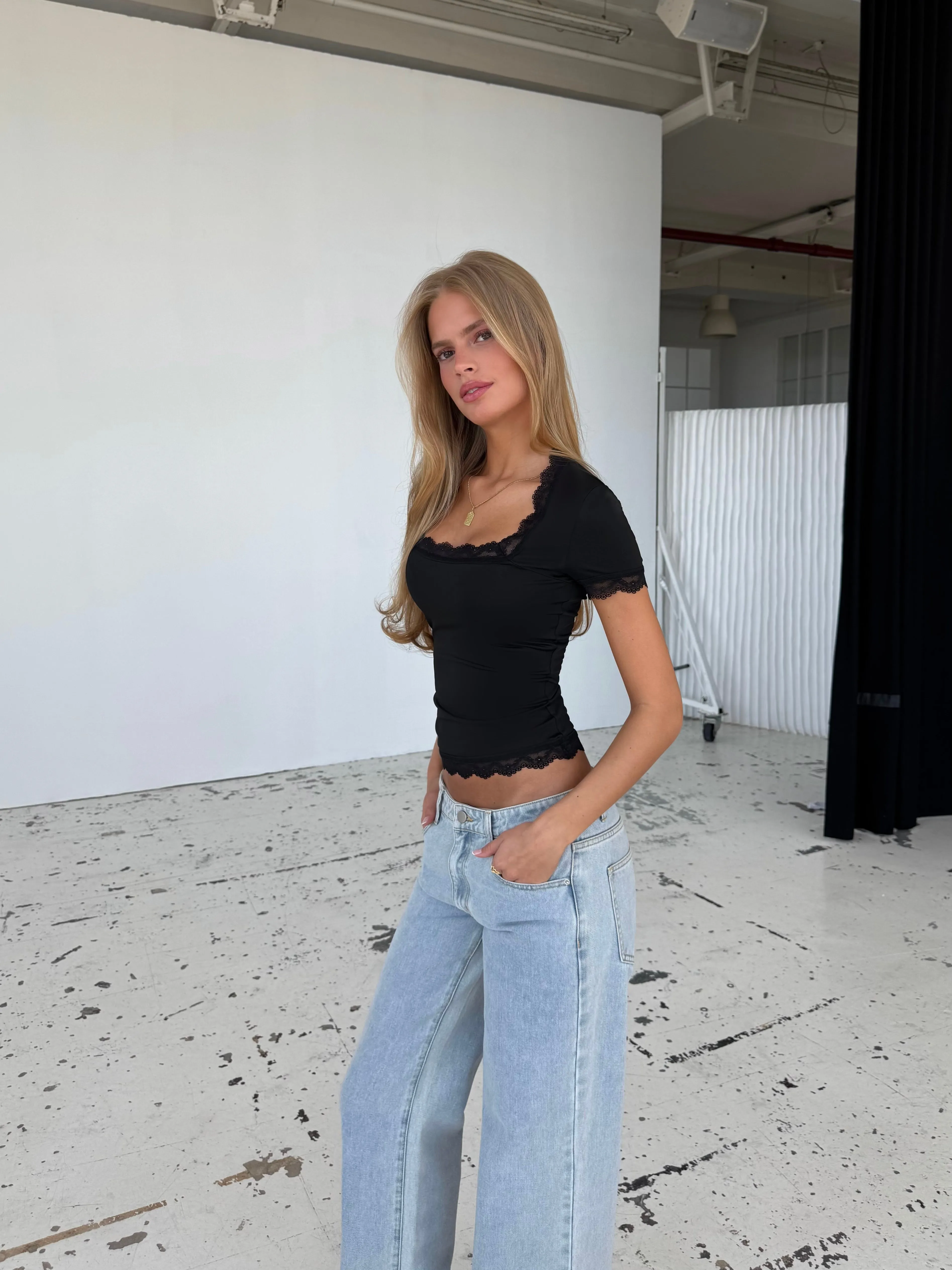 Blair basic lace tee - sort sold by Venderbys product image thumbnail 4